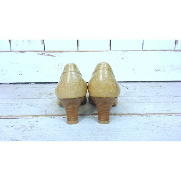 Stuart Weitzman beige tan embossed high heel leather pumps reptile embossed - Picture 6 of 9